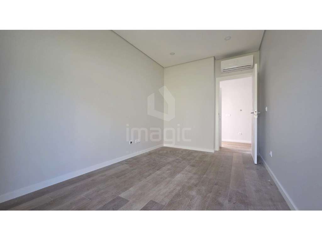 MORADIA T4 TÉRREA NOVA em SANTO ISIDORO-21