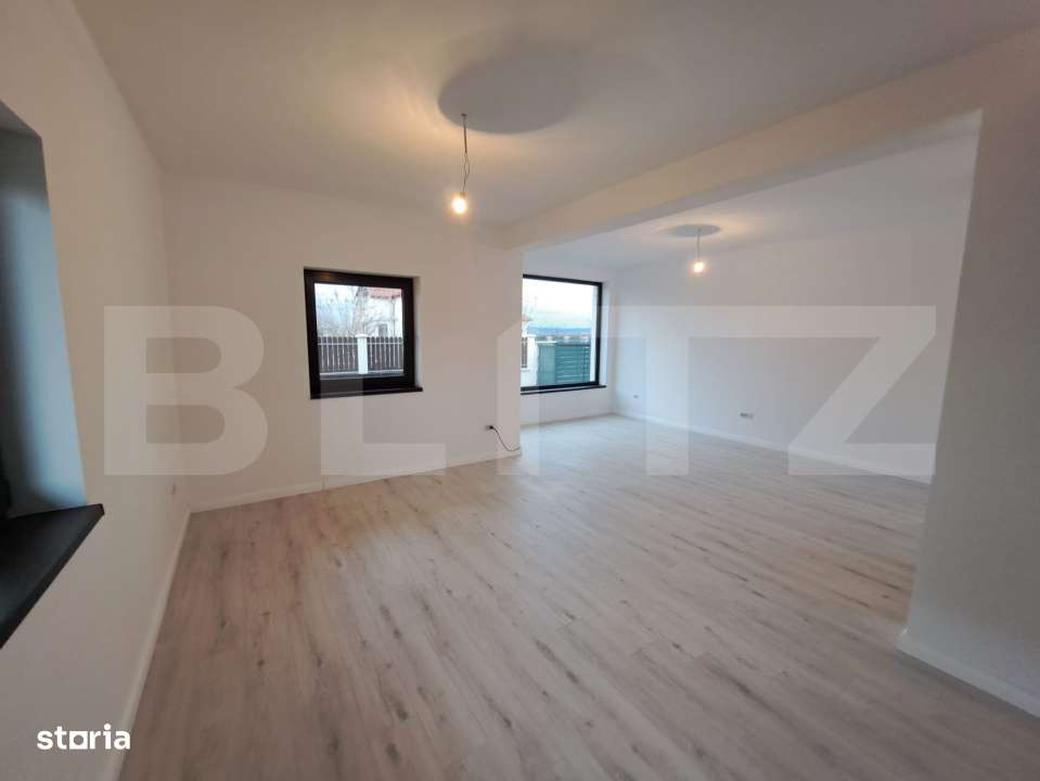 Casa moderna cu priveliste spectaculoasa spre Postavaru si acces rapid - Imagine principală: 4/13