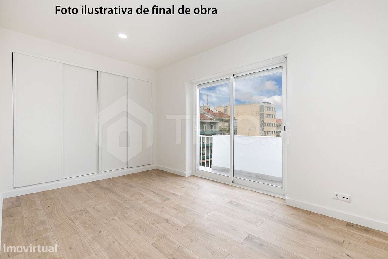 T2+1 Totalmente remodelado em Odivelas – Pronto a habitar | Excelente-12