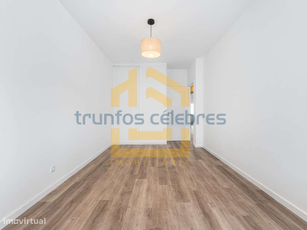 T2 Renovado com Vista Mar | em 2ª linha de mar, Caxinas - Vila do C...-12