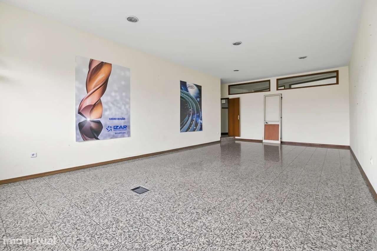 Armazém / Edifício Industrial com 1.800 m² | Avintes – Frente à N222-7