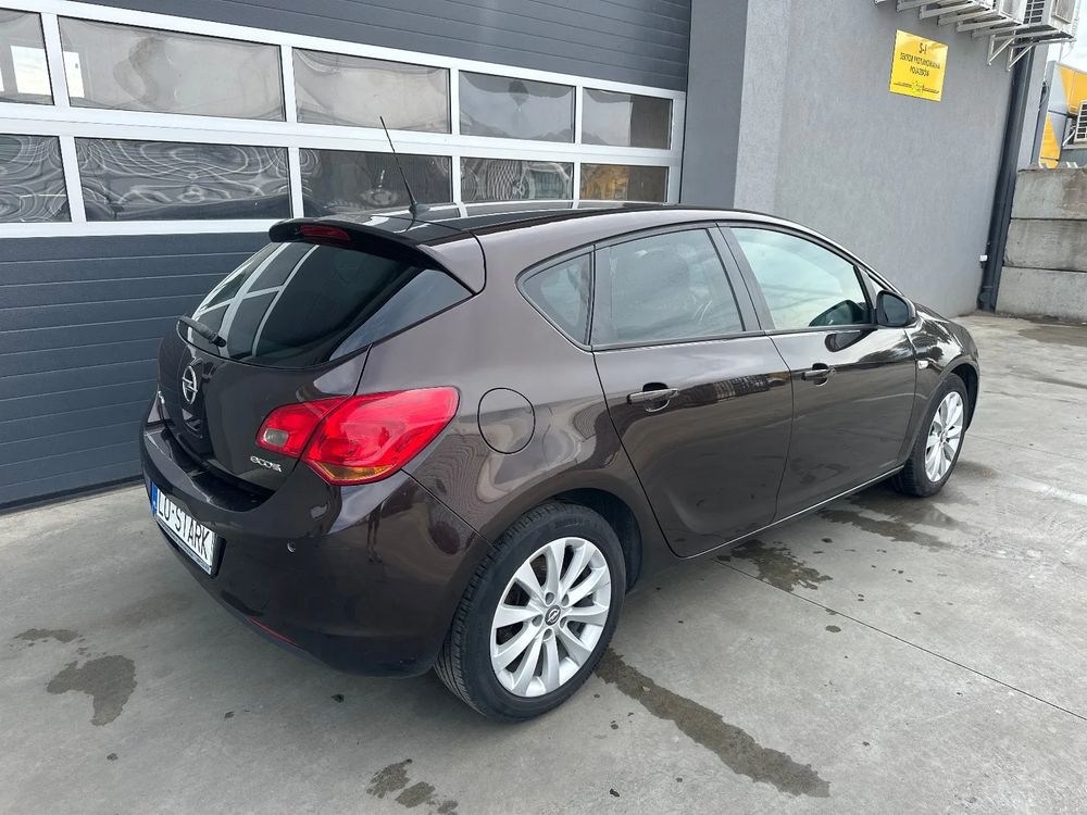 Opel Astra J (2009-2019) 2011