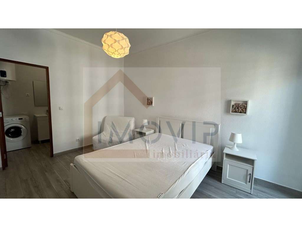 Vende-se T1 totalmente remodelado e mobilado-Monte gordo-7