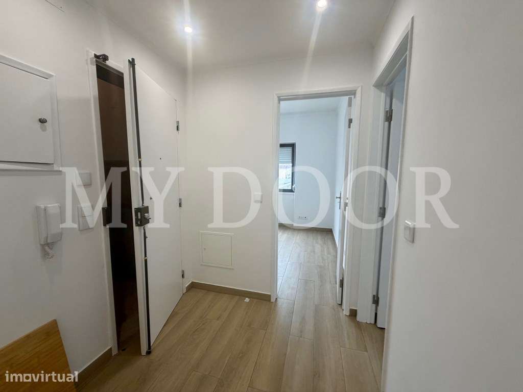 Apartamento p/ Venda - T2 - Barreiro - 2º andar - Central-38