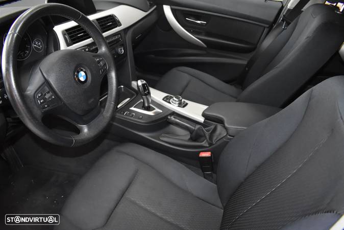 BMW 318 d Auto Exclusive - 23