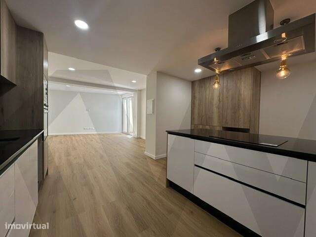Apartamento T2 Completamente Remodelado - Centro Ericeira-24