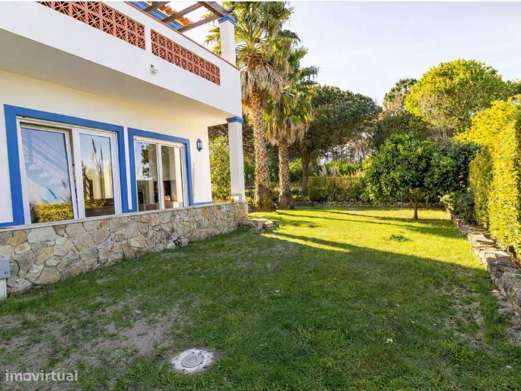 Moradia T4 com Piscina e Jardim nas margens da Lagoa-2