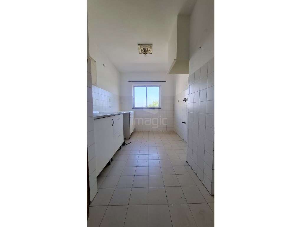 Apartamento T3 Usado em Casal de Cambra-3