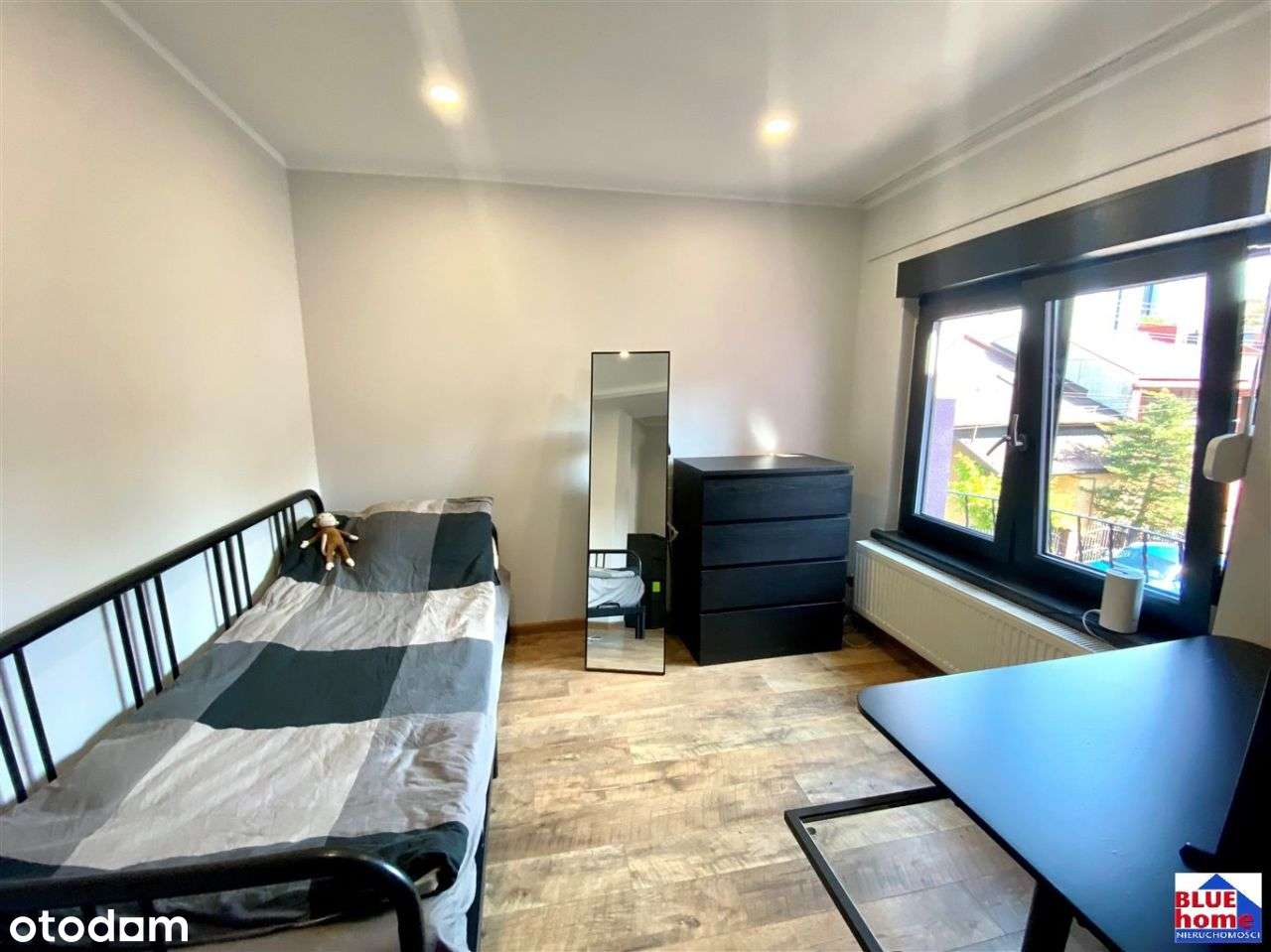 Dom z świetnej lokalizacj z tarasem i garażem.-19