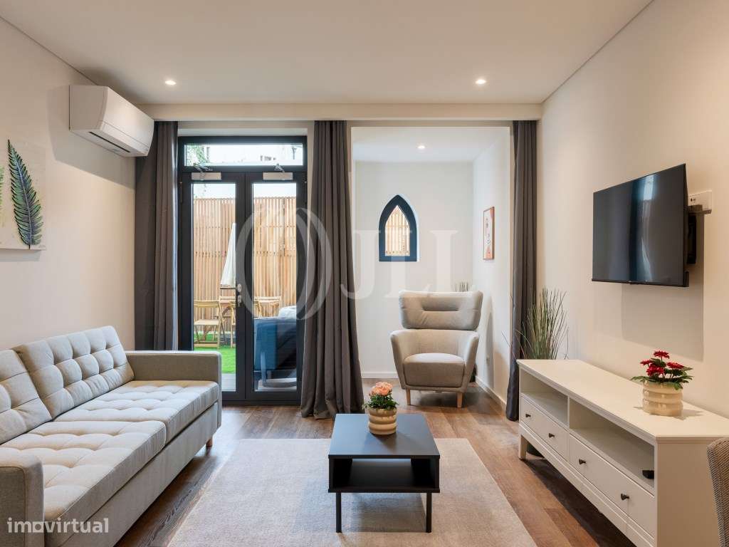 Apartamento T1+1, com pátio, na Baixa do Porto - Grande imagem: 1/59