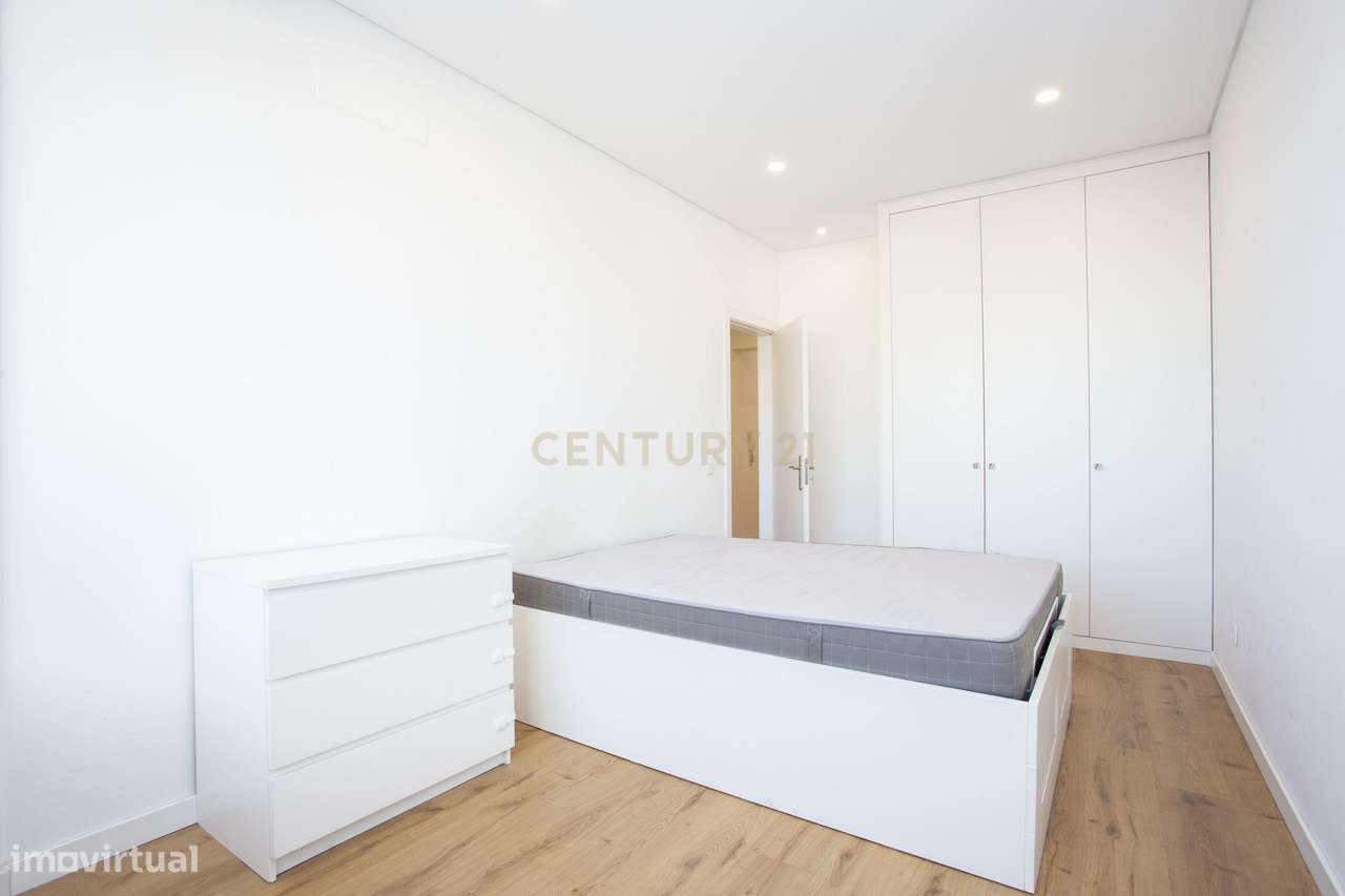 Apartamento T2 a venda Renovado e Mobilado | Pronto a Habitar-9