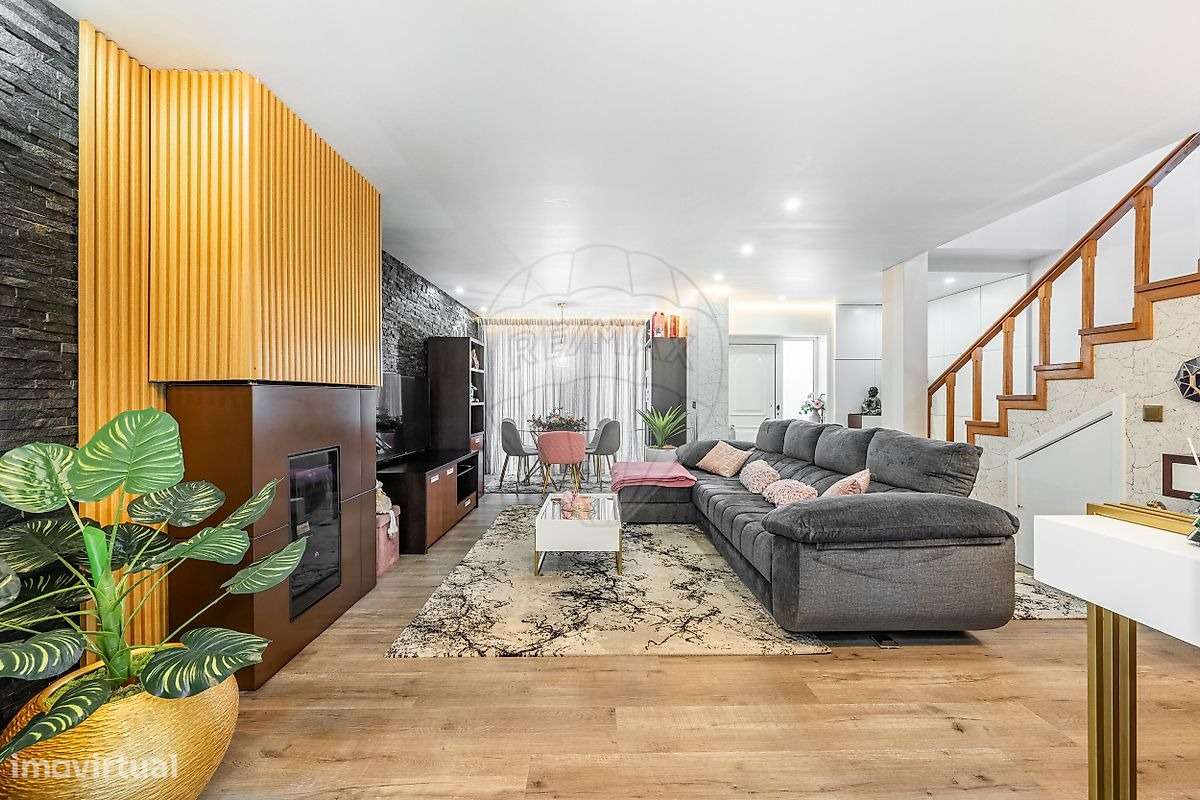 Moradia T3 com Terraço e Jardim em Arnoso (Santa Maria) - Grande imagem: 4/33