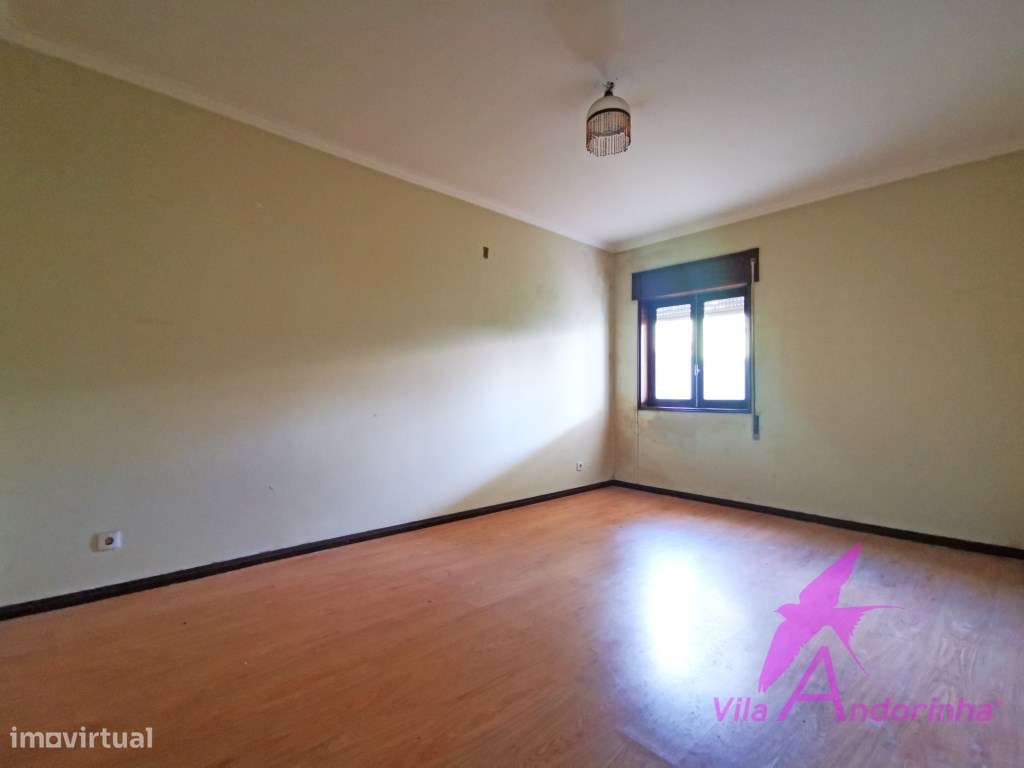 Apartamento T3 a 2 minutos do centro da cidade com garagem.-0