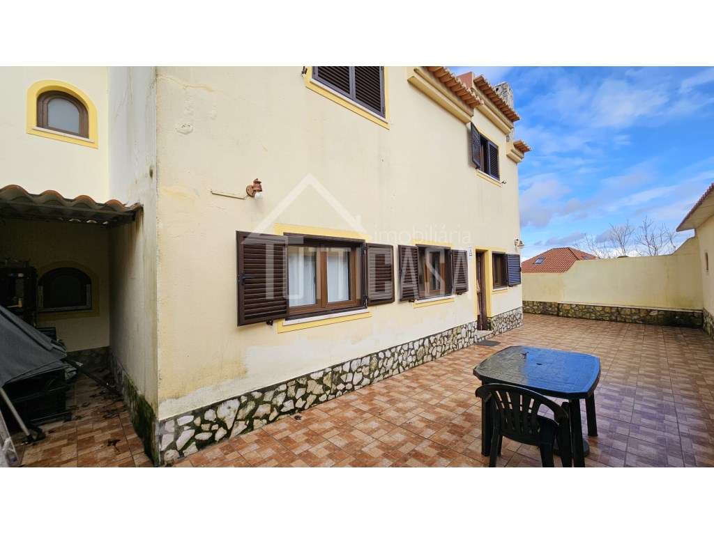 Moradia T3+1 na Venda do Pinheiro-12