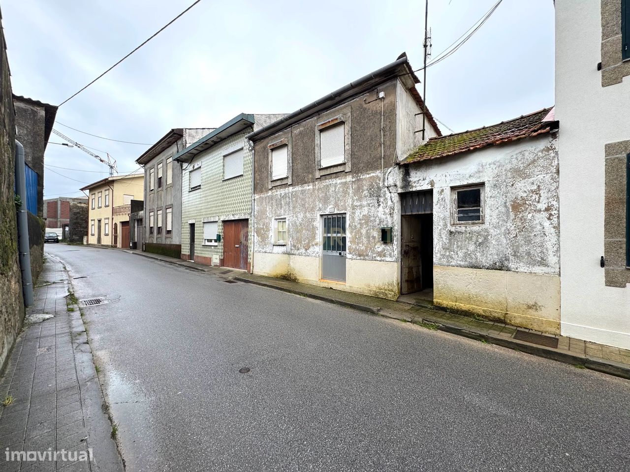 Moradia para restauro a 2km da praia em Lavra, Matosinhos, Porto - Grande imagem: 1/16