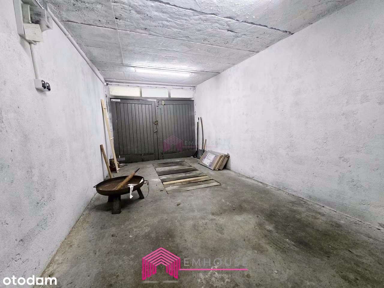 Garaż w doskonałej lokalizacji-2