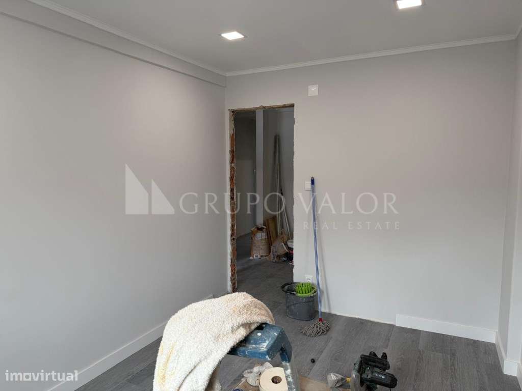 Apartamento T2 em remodelação total com Arrecadação, em Mem Martins-15