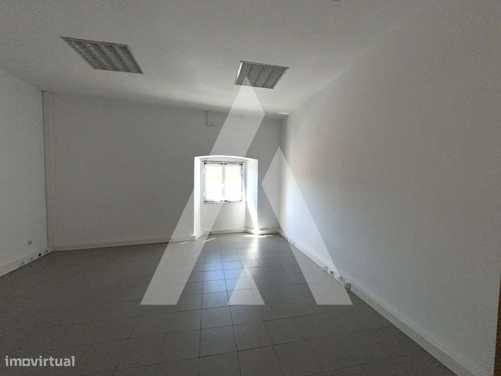 Edifício composto por Lojas e Escritórios no centro Histórico de Év...-13