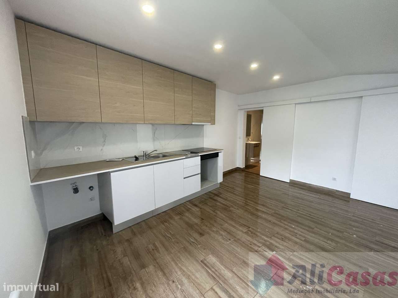 Excelente Anexo T1 Totalmente Renovado C/Garagem Indiv. - Grande imagem: 5/17