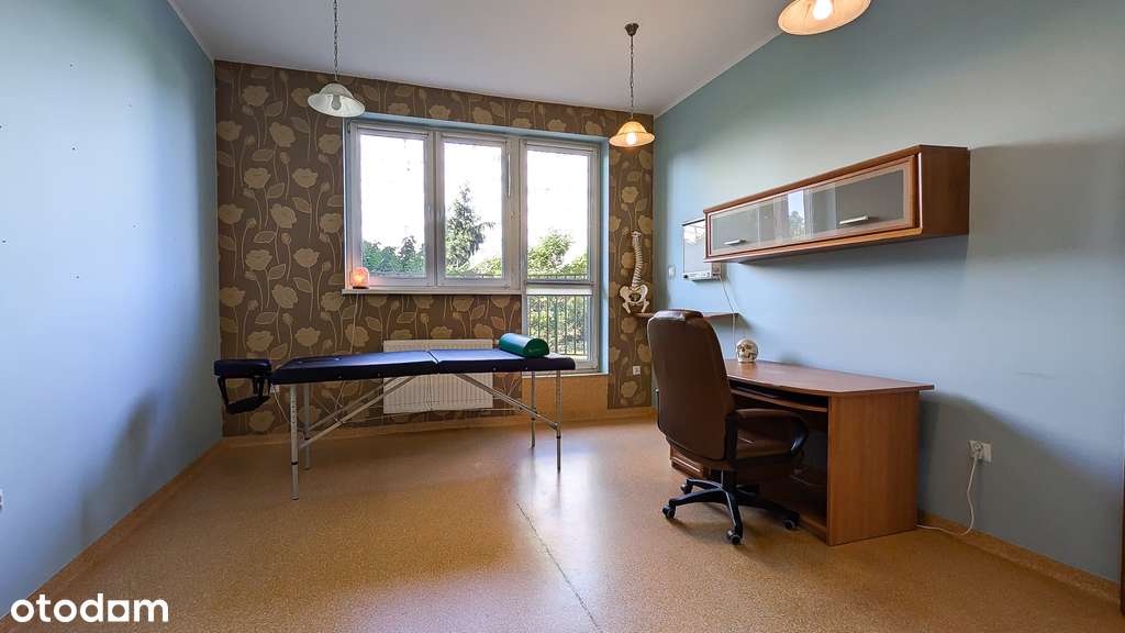 Na sprzedaż duży lokal pod działalność.-9