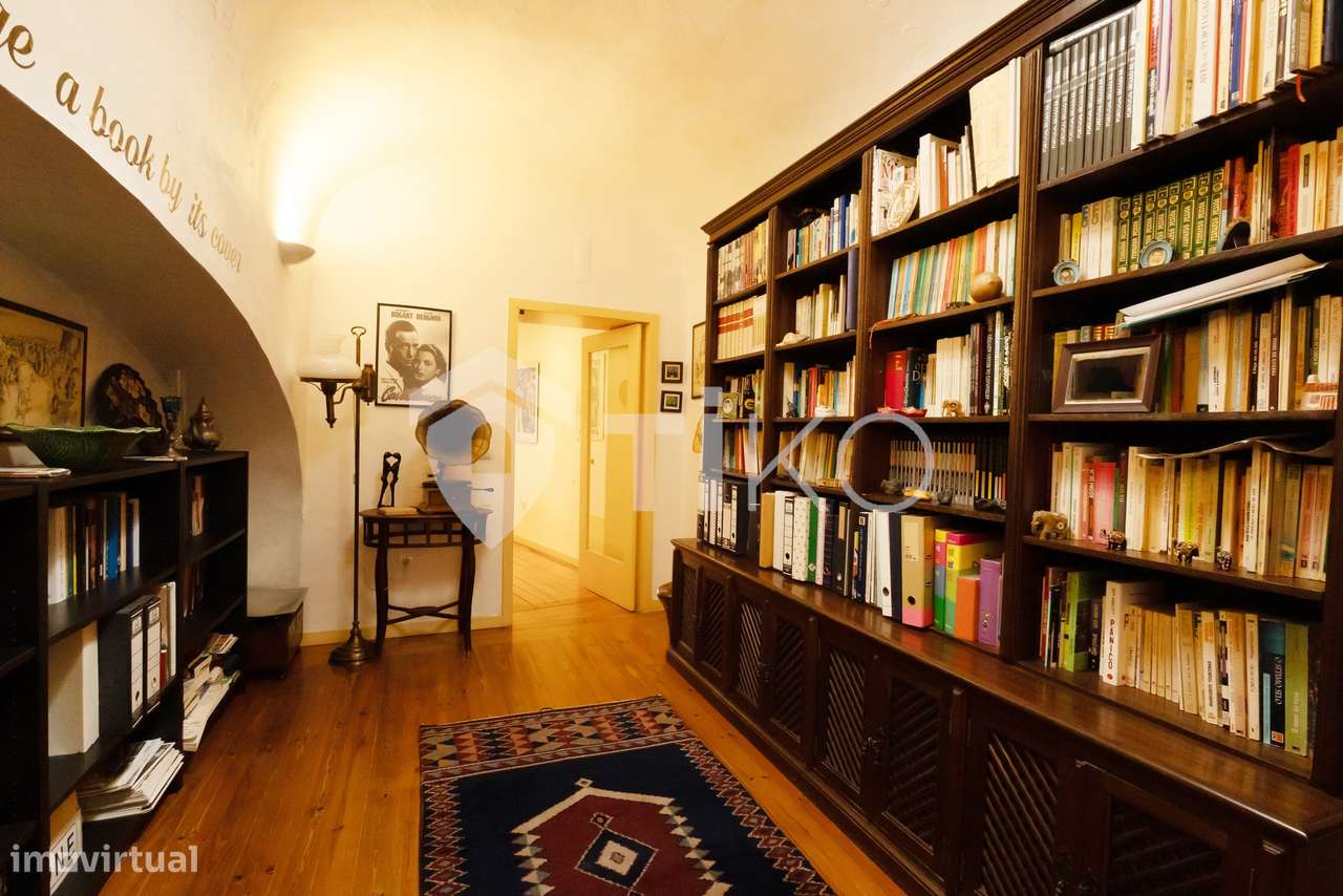 METADE DE PRÉDIO HISTÓRICO (DUPLEX) NA PRAÇA DO GIRALDO – ÉVORA, PATRI - Grande imagem: 4/45