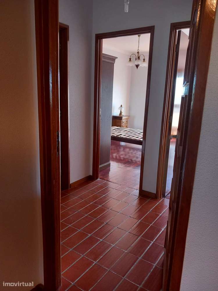 Comprar Apartamento T2 Dúplex Localizado no centro de Gondomar-7