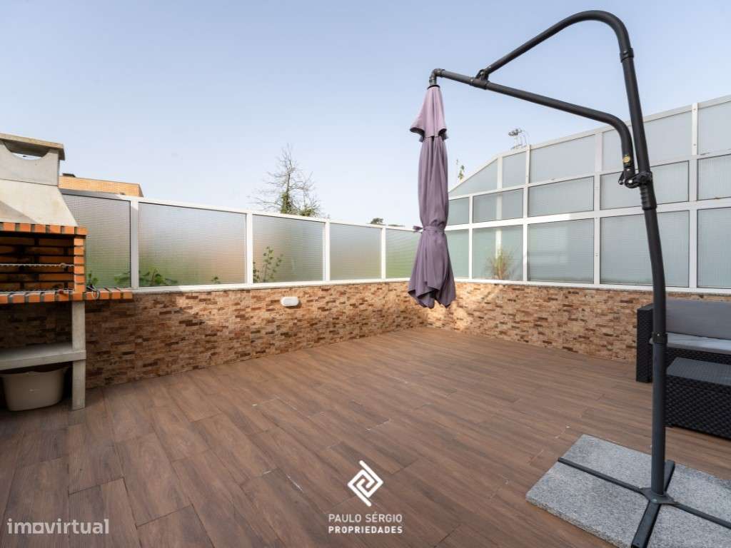 Moradia T3 localizada em Serzedo-5