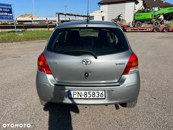 Toyota Yaris 1.0 VVT-i - 16