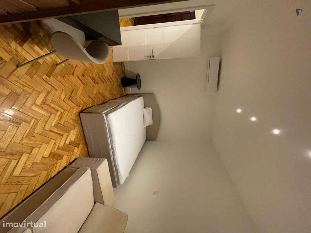 Quarto - localizado em Intendente Lisbon - Grande imagem: 3/10