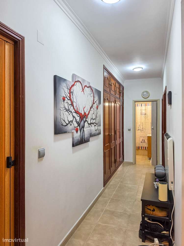 Apartamento de 3 assoalhadas com excelentes áreas.-17