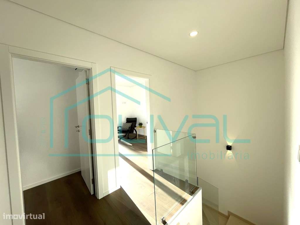 Moradia T3+1 Moderna com Piscina Privada - Conforto, Elegância e Fu...-27