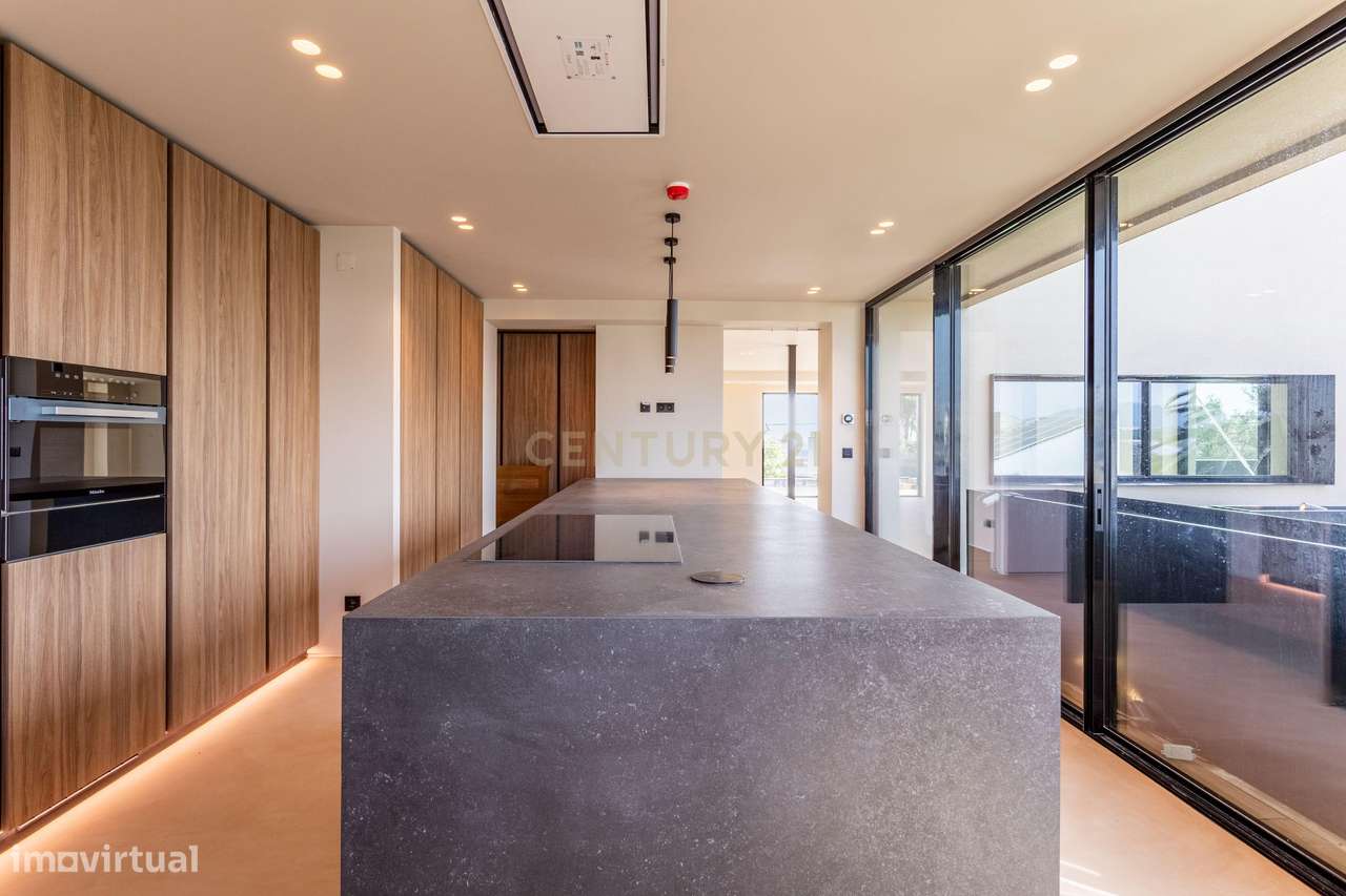 Moradia T4 + T0 Independente — Alto da Parede, Cascais-17