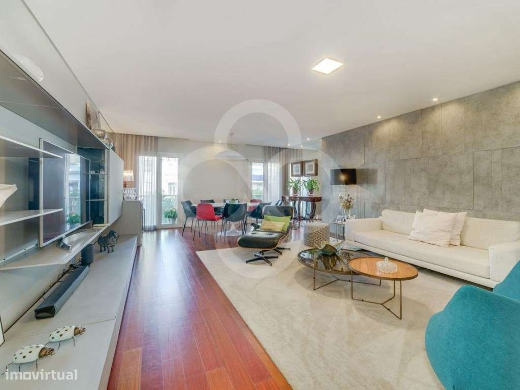 Apartamento T4 com 4 lugares de parqueamento na Avenida Marquês de ...-0