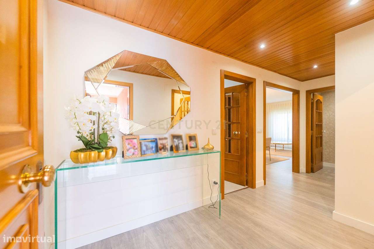 Apartamento T3 com Garagem em Loures-11