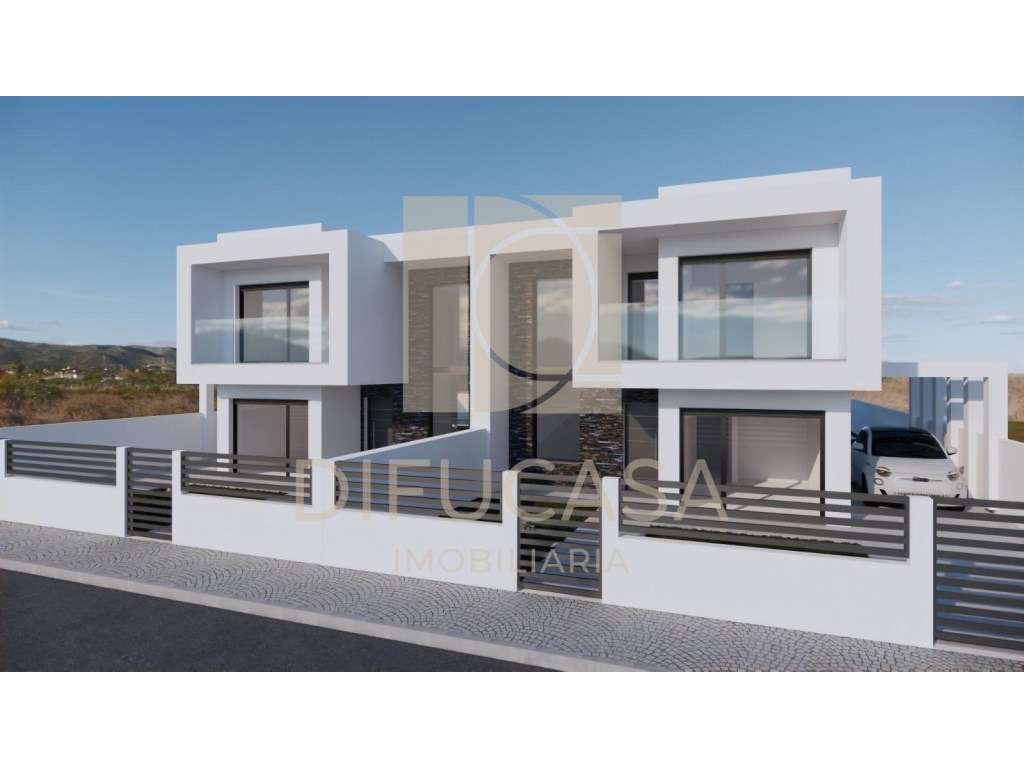 R265 Moradia T4 com Piscina localizada Centro Fernão Ferro - Grande imagem: 5/8