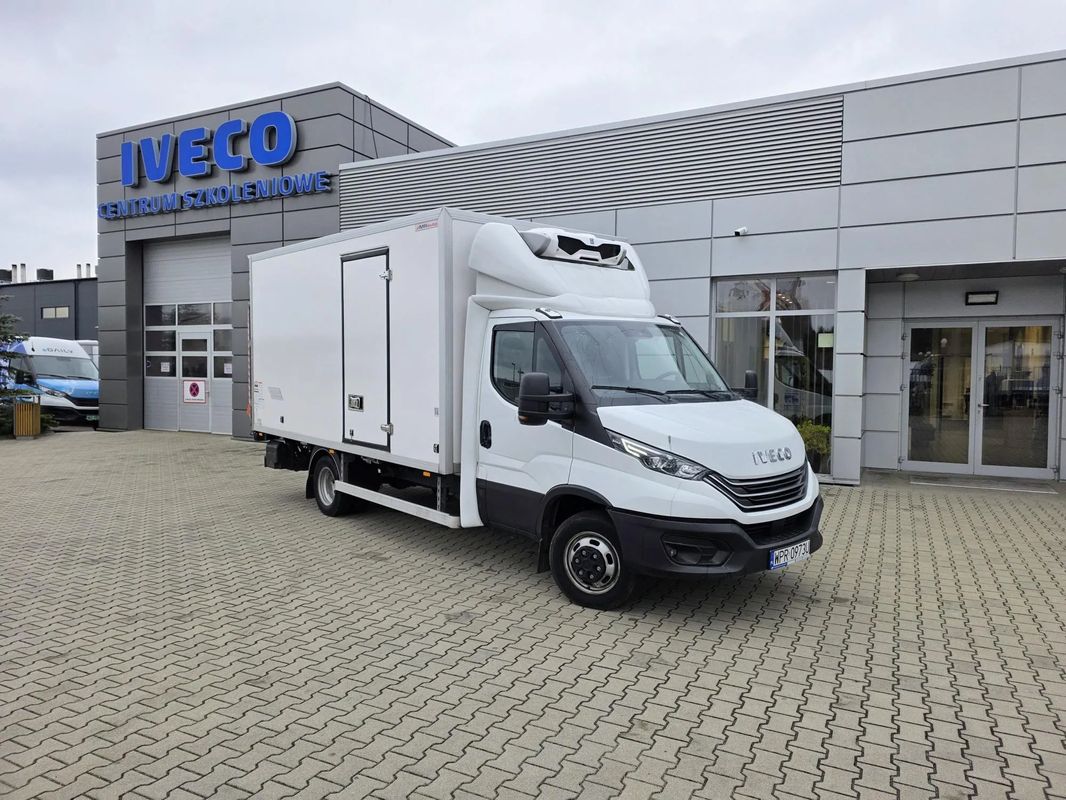 Iveco 50C18 Mroźnia Chłodnia -20 + 20 st. Winda 1000 kg 8EP Krajowy Ledy Nawigacja Wzmocniony dmc 3500 kg ! Dealer Iveco Gwarancja do 06-2026 ! tylko 31000 km!cena 199 000 netto