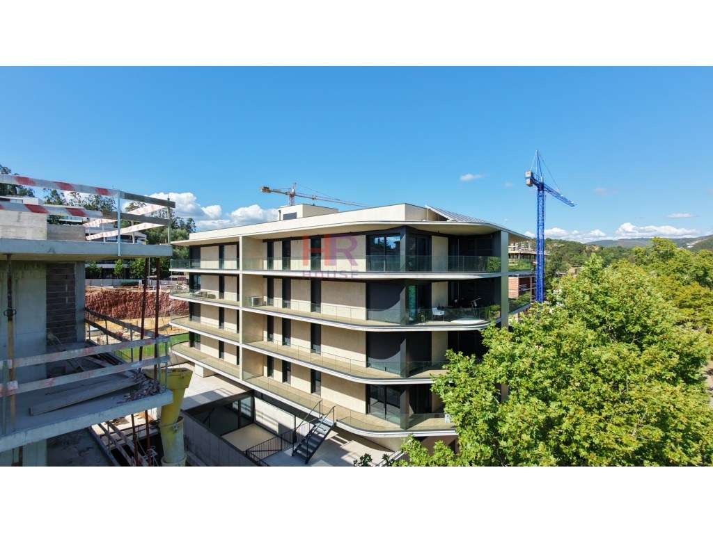 Vende-se Fantástico T2 com terraço privativo-48