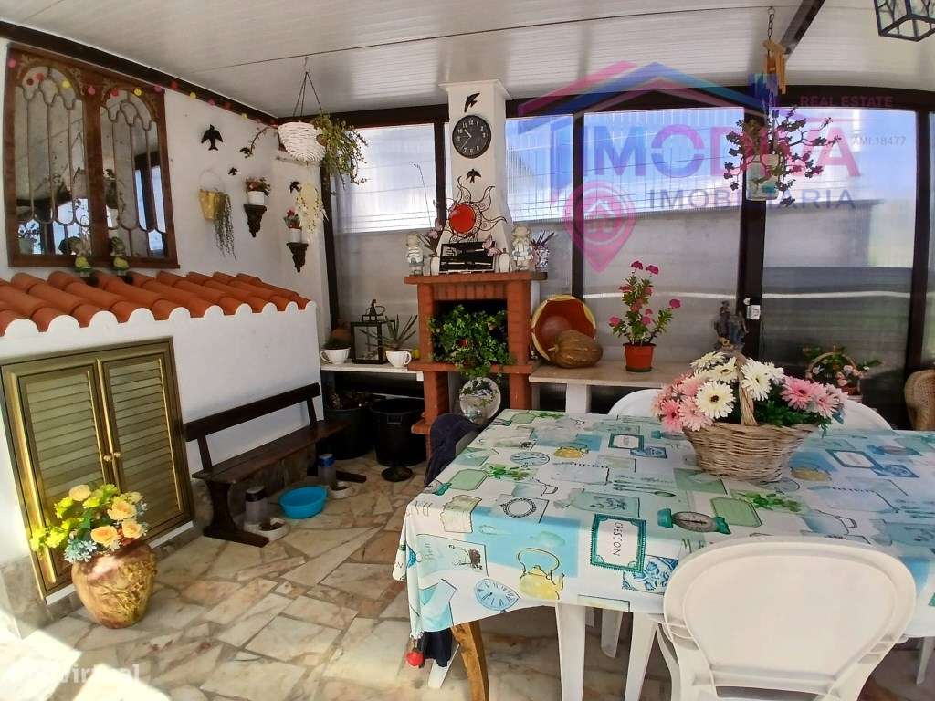 Moradia térrea T4, com churrasqueira e jardim em Arega-41