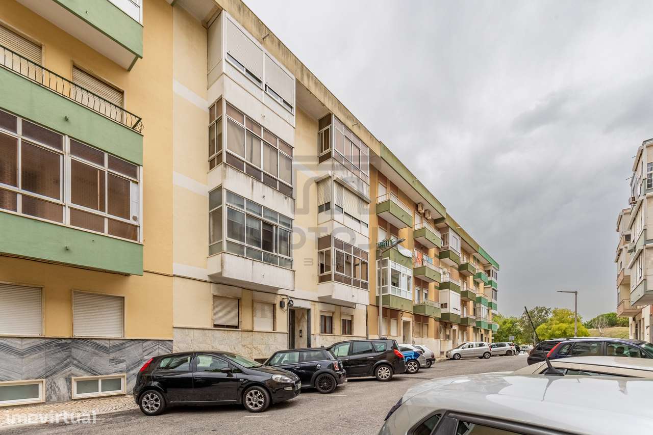 APARTAMENTO T2 (R/C) + POTENCIAL T0 INDEPENDENTE (CV) + QUINTAL-19