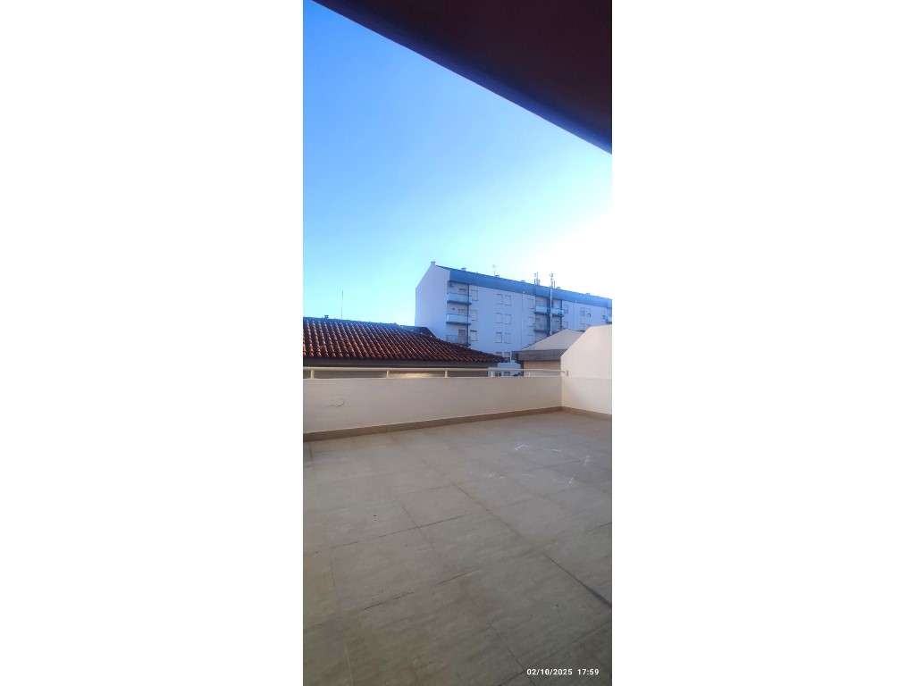 Apartamento T3 remodelado no centro da cidade de Ourém-27