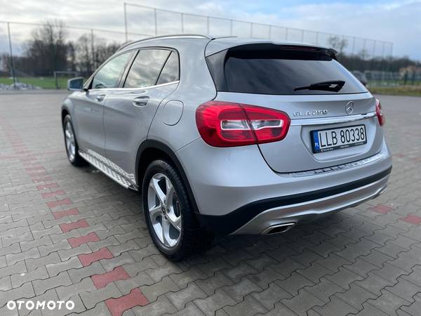 Mercedes-Benz GLA 250 7G-DCT - 17