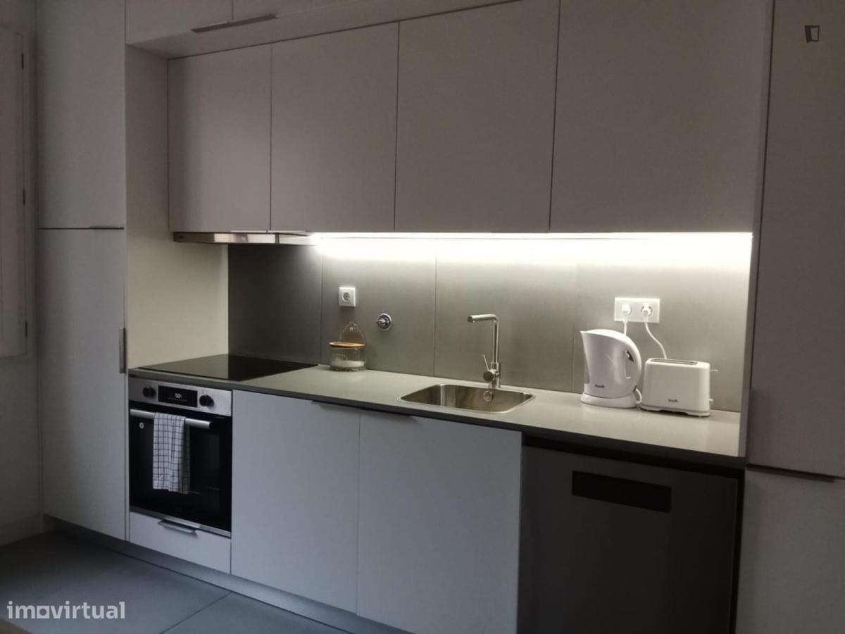 Apartamento com 1 quartos - localizado em Santa Marinha Porto - Grande imagem: 5/9