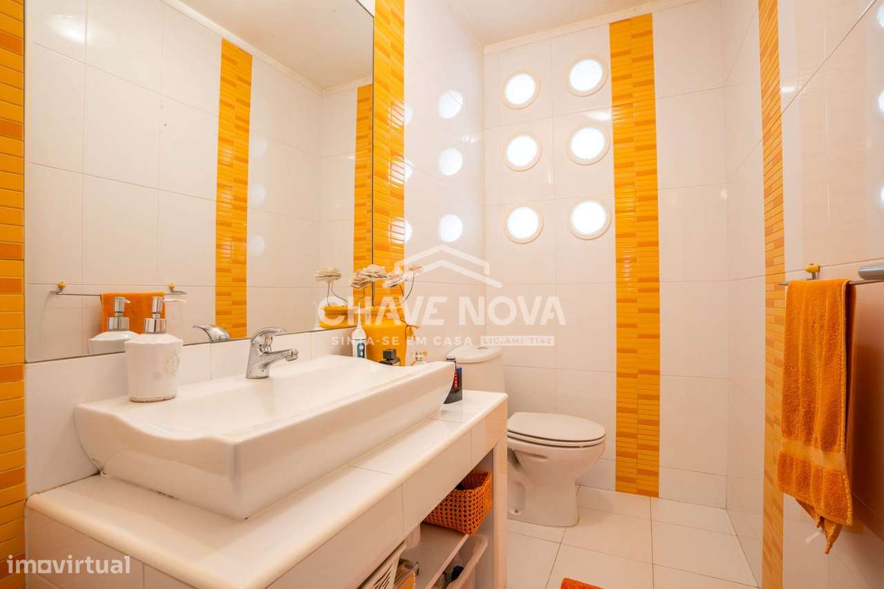 Moradia Bi-Familiar T4 + T2 com Potencial de Rendimento em Ramalde ...-9