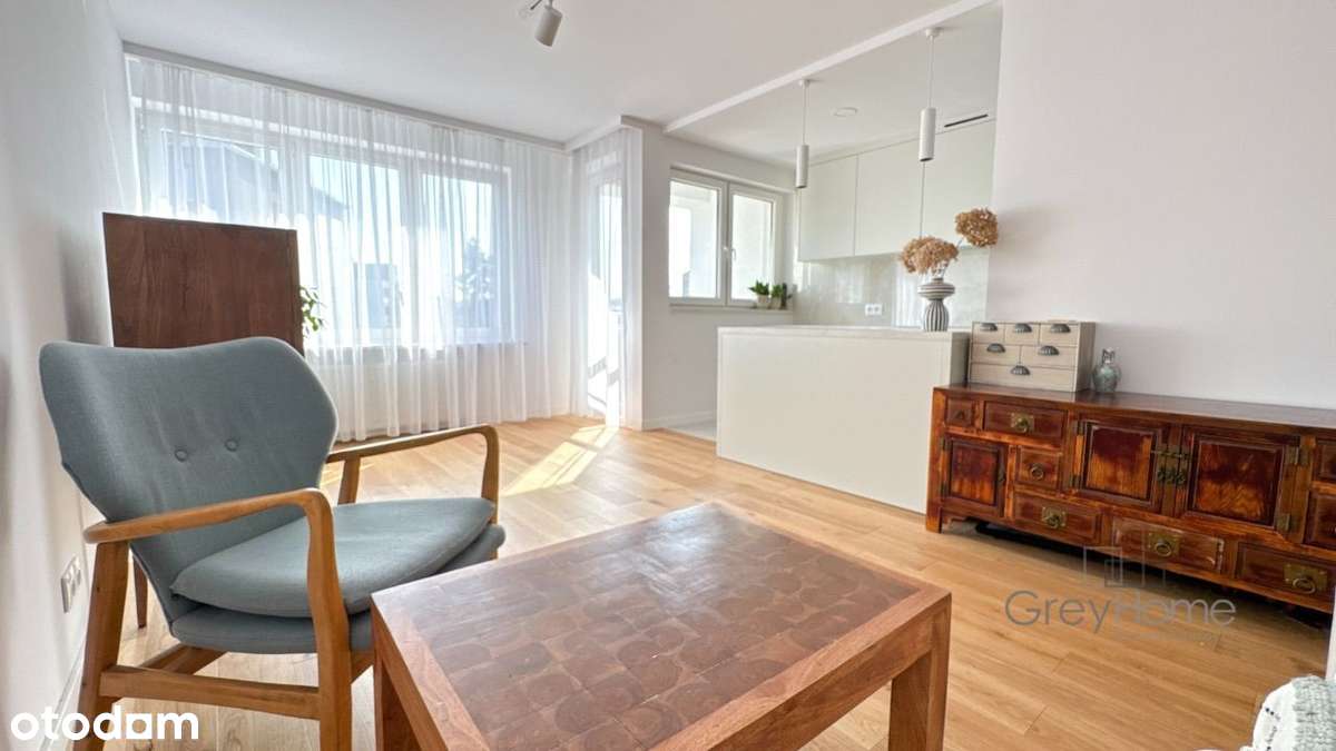 Trzypokojowe mieszkanie przy Łazienkach.-1