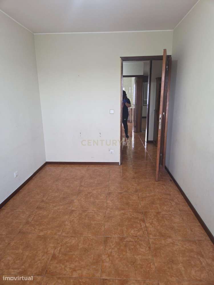 T2 com Grande Potencial na Póvoa de Varzim e Excelente Preço-16