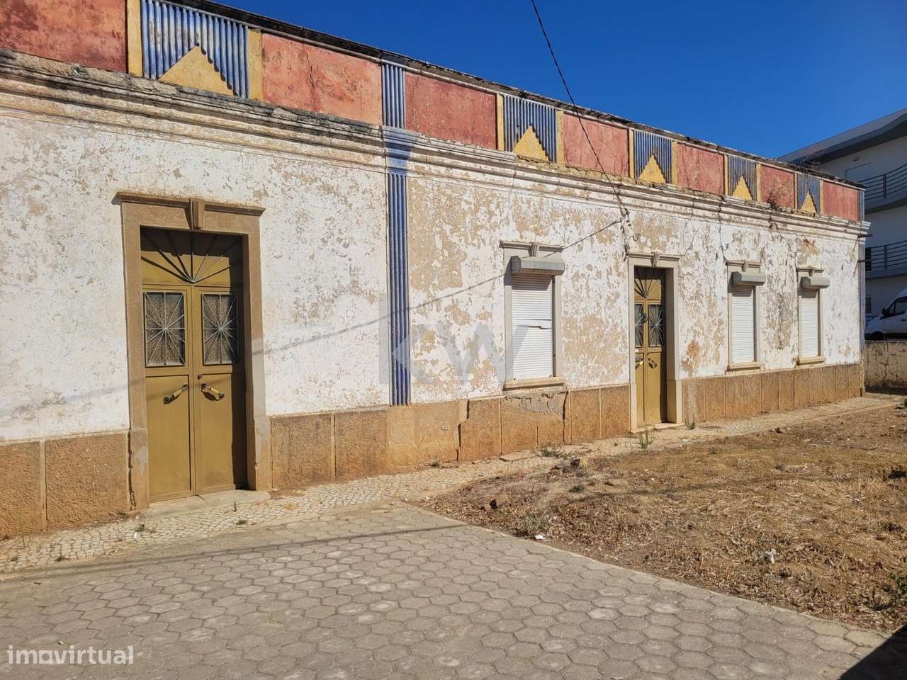 PRÉDIO MISTO PARA RECUPERAR EM TUNES - Grande imagem: 3/9