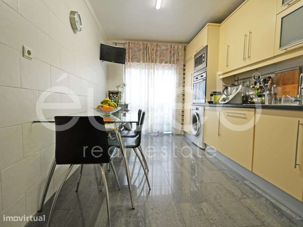Apartamento T3 com varanda, Luísa Todi-11