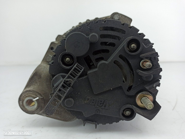 Alternador Volkswagen Passat (3B2) - 2