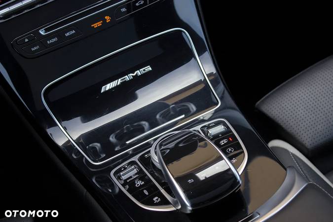 Mercedes-Benz Klasa C AMG 63 Coupe S AMG Speedshift 7G-MCT - 23