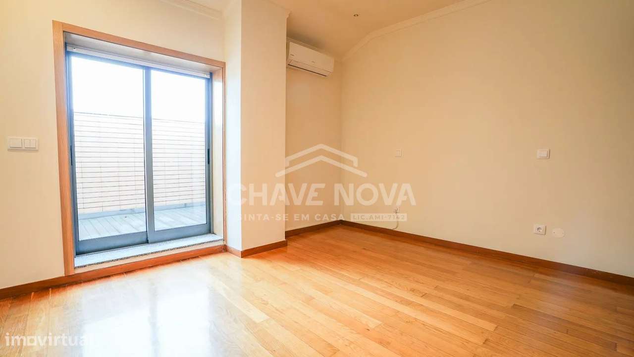 Apartamento T2+1 Dúplex c/ Vistas Mar em Canidelo-11
